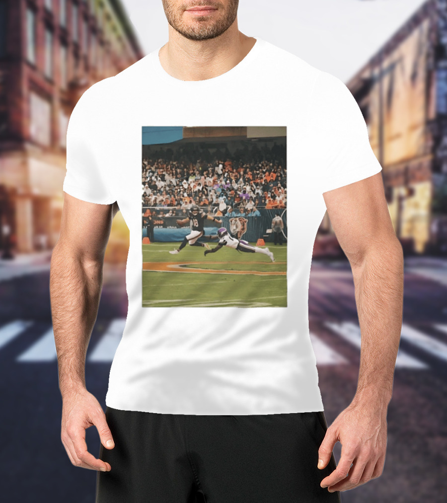 Chicago Bears Vs Minnesota Vikings NFL Game Action Sports Photo T-Shirt
