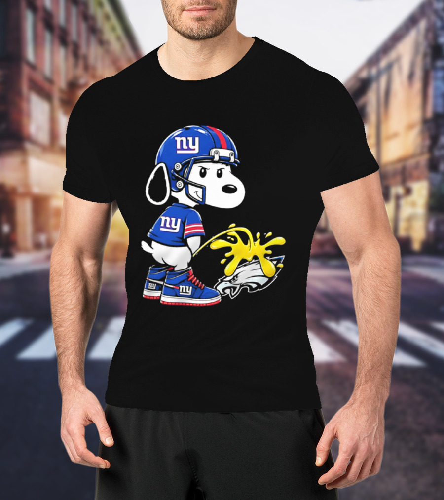 Snoopy New York Giants Pees On Philadelphia Eagles Rivalry T-Shirt