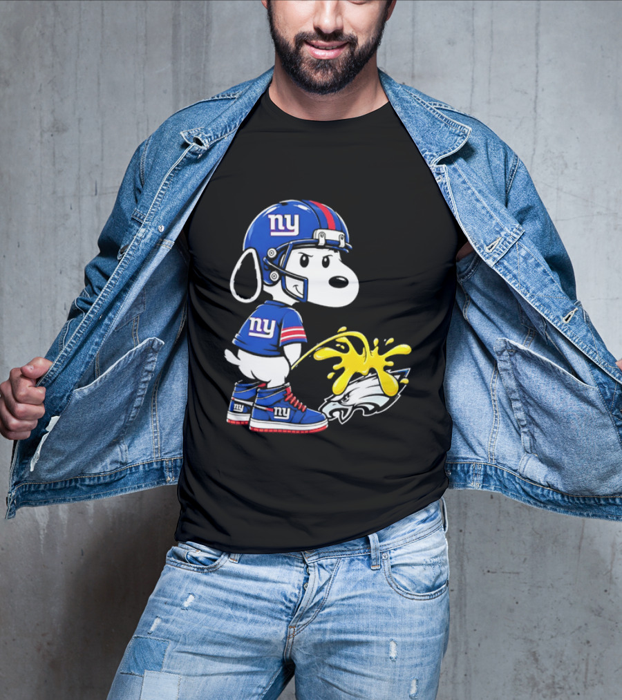 Snoopy New York Giants Pees On Philadelphia Eagles Rivalry T-Shirt