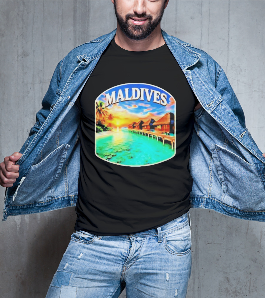 Maldives Tropical Sunset Overwater Bungalows Exquisite Island Escape T-Shirt