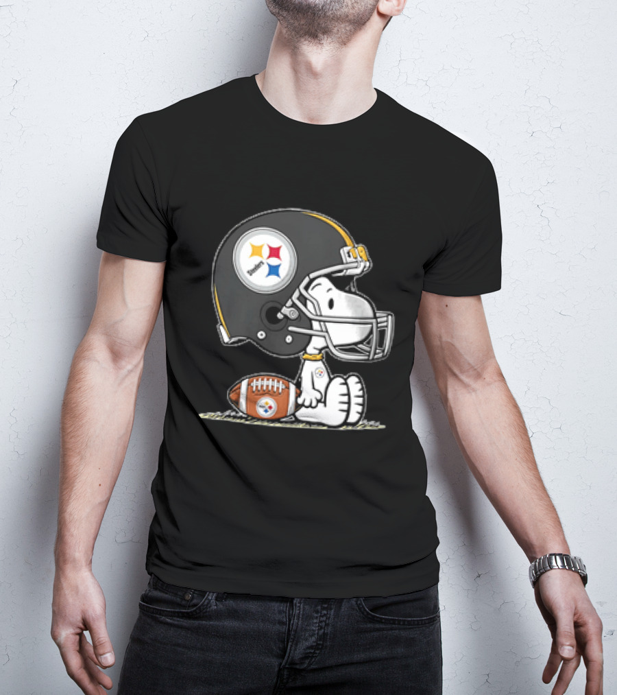 Snoopy Pittsburgh Steelers Cartoon Dog Football Helmet Player T-Shirt