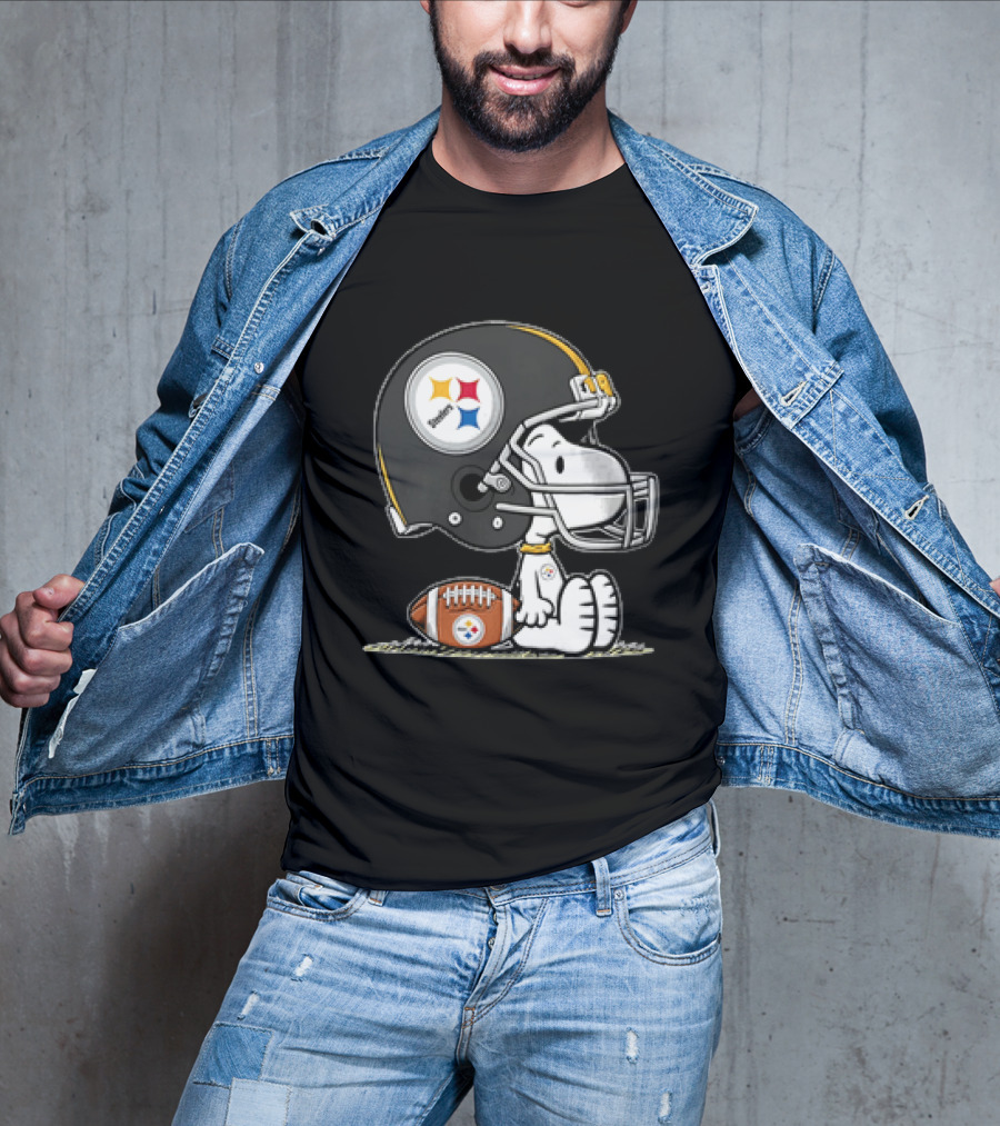 Snoopy Pittsburgh Steelers Cartoon Dog Football Helmet Player T-Shirt