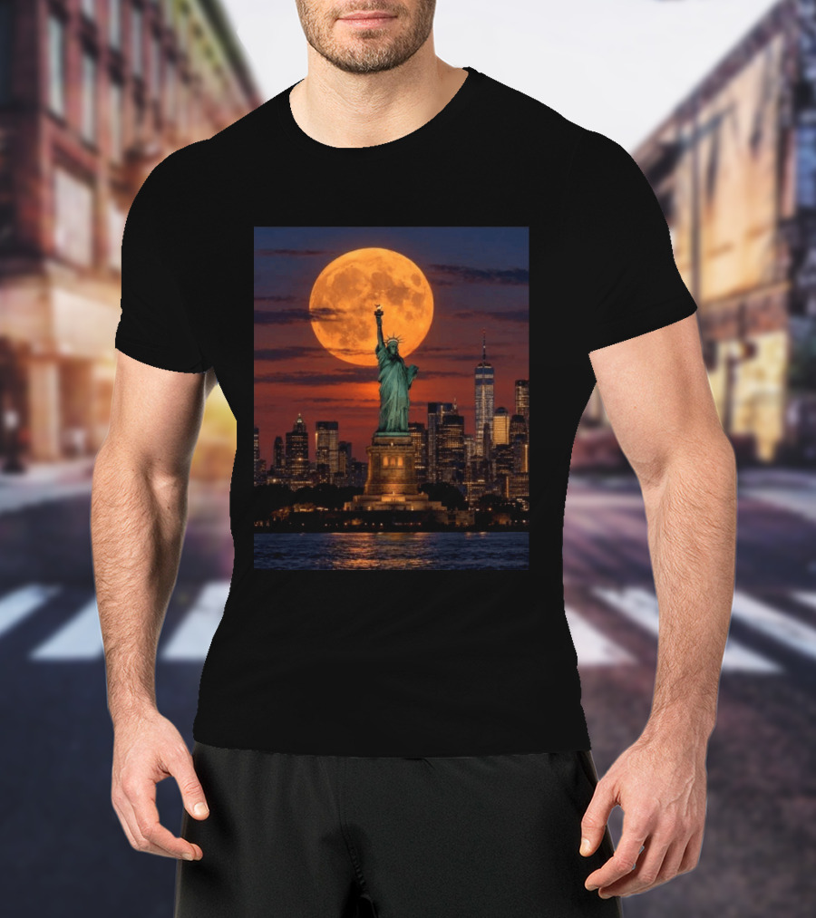 Harvest Moon Over Lady Liberty New York City Skyline September 26 T-Shirt