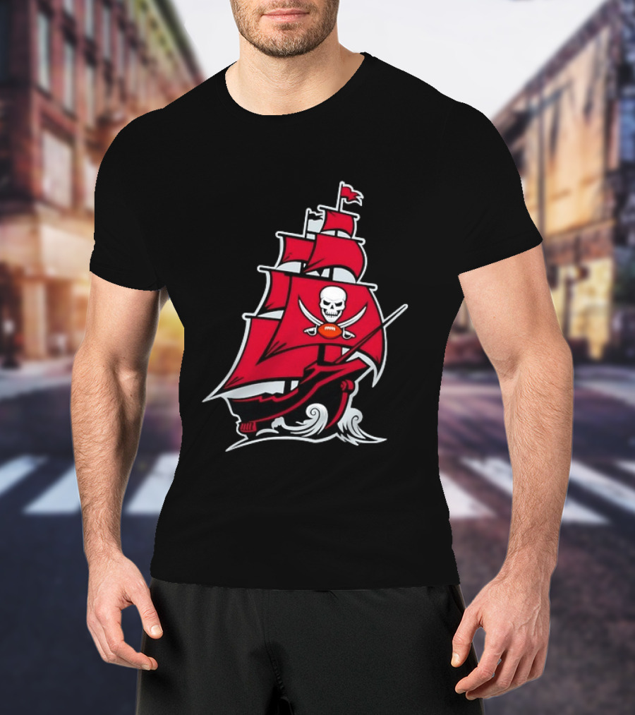 Tampa Bay Buccaneers Pirate Ship Skull Football T-Shirt