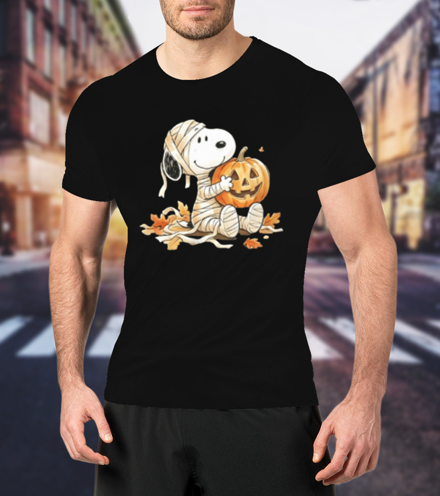 Mummy Snoopy Holding Jack O Lantern Halloween Peanuts Cartoon T-Shirt