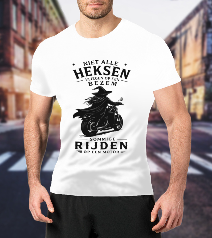 Niet Alle Heksen Vliegen Op Een Bezem Sommige Rijden Op Een Motor T-Shirt