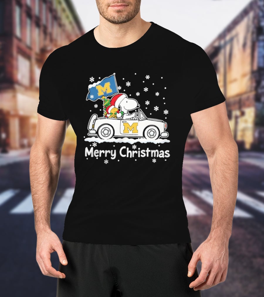 University Of Michigan Wolverines Snoopy Woodstock Christmas Car Flag Snowflakes T-Shirt