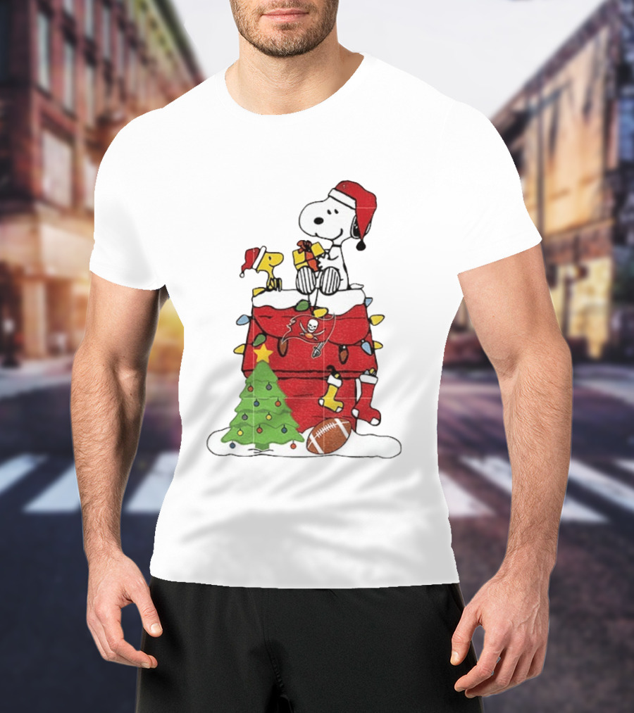Snoopy Merry Christmas Tampa Bay Buccaneers 2026 Football Holiday Peanuts Santa Hat T-Shirt