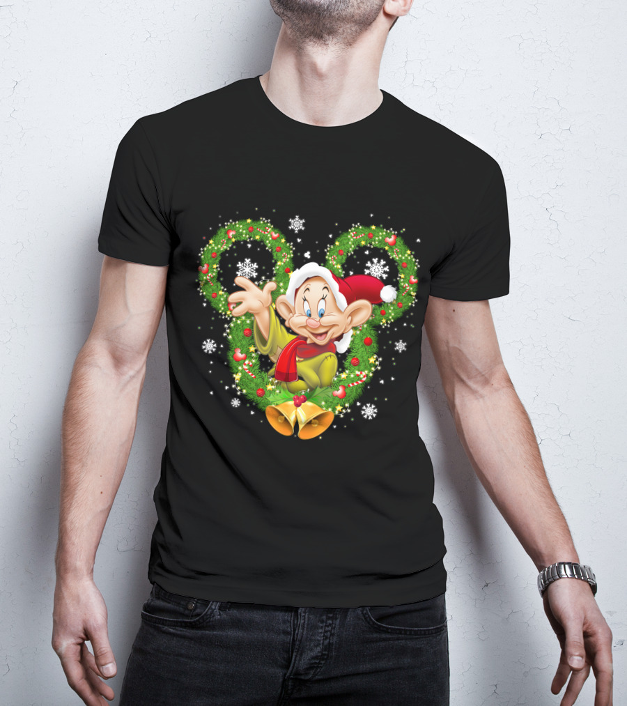 Dopey Christmas Disney Wreath Snowflakes And Santa Hat T-Shirt