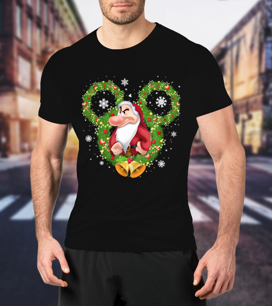 Grumpy Santa Dwarf In Wreath With Snowflakes And Bells T-Shirt