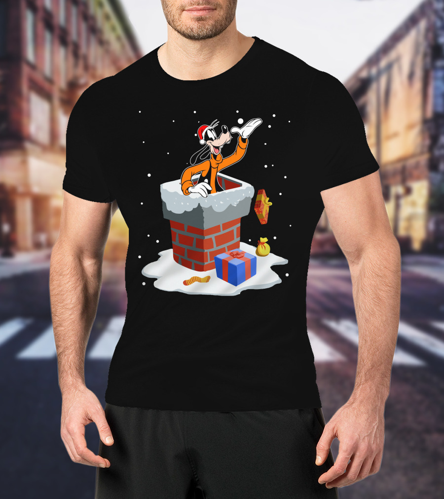 Goofy In Santa Hat Popping Out Of Snowy Chimney With Christmas Gifts T-Shirt