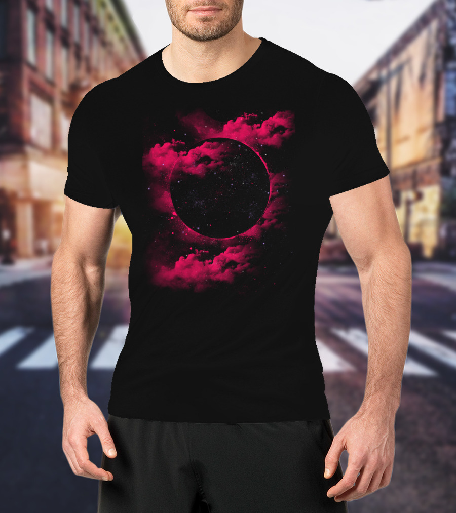 Trou Noir Classique Espace Nuages Rouges T-Shirt