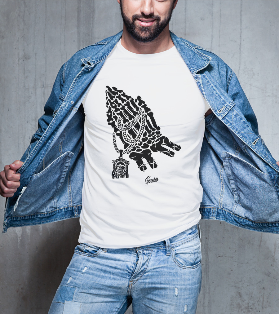 Spreaders Threads Bone Hand Necklace Pray Sneaker T-Shirt