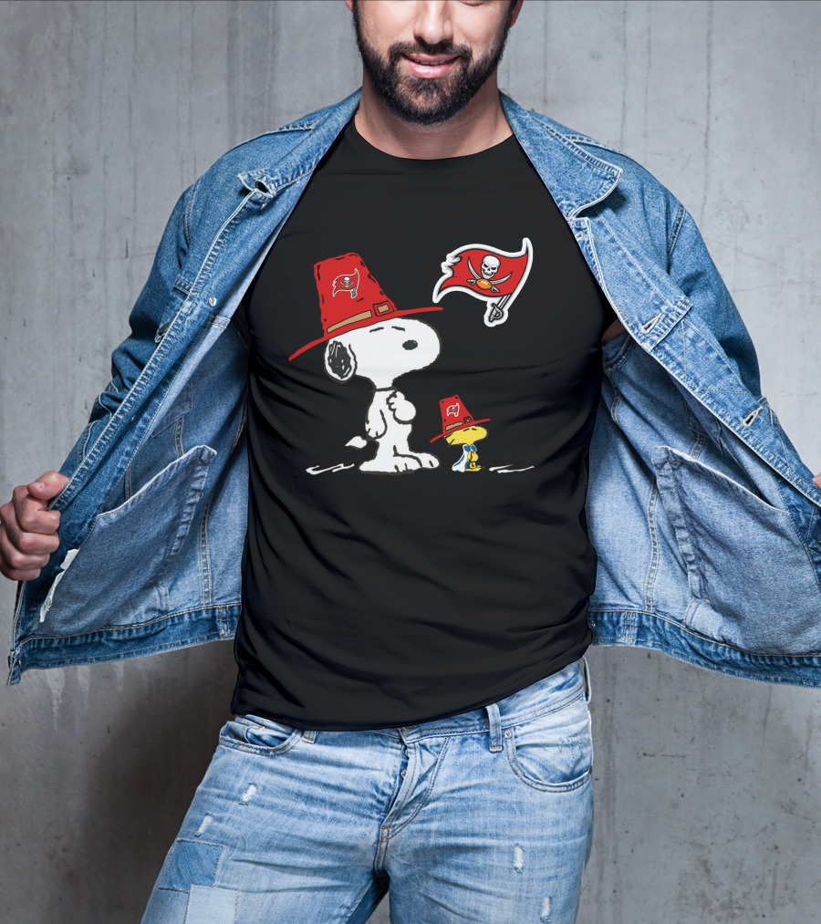 Snoopy Buccaneers Pirate Hat With Logo And Flag T-Shirt
