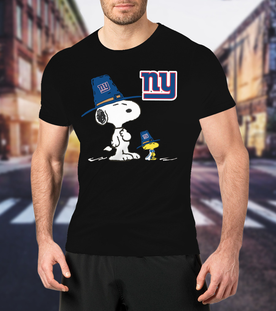 New York Giants Snoopy And Woodstock Pilgrim Hat Celebration T-Shirt