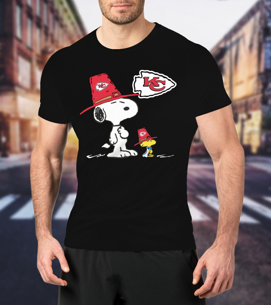 Kansas City Chiefs Snoopy And Woodstock Football T-Shirt