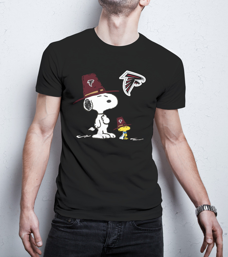 Snoopy And Woodstock In Atlanta Falcons Pilgrim Hats T-Shirt