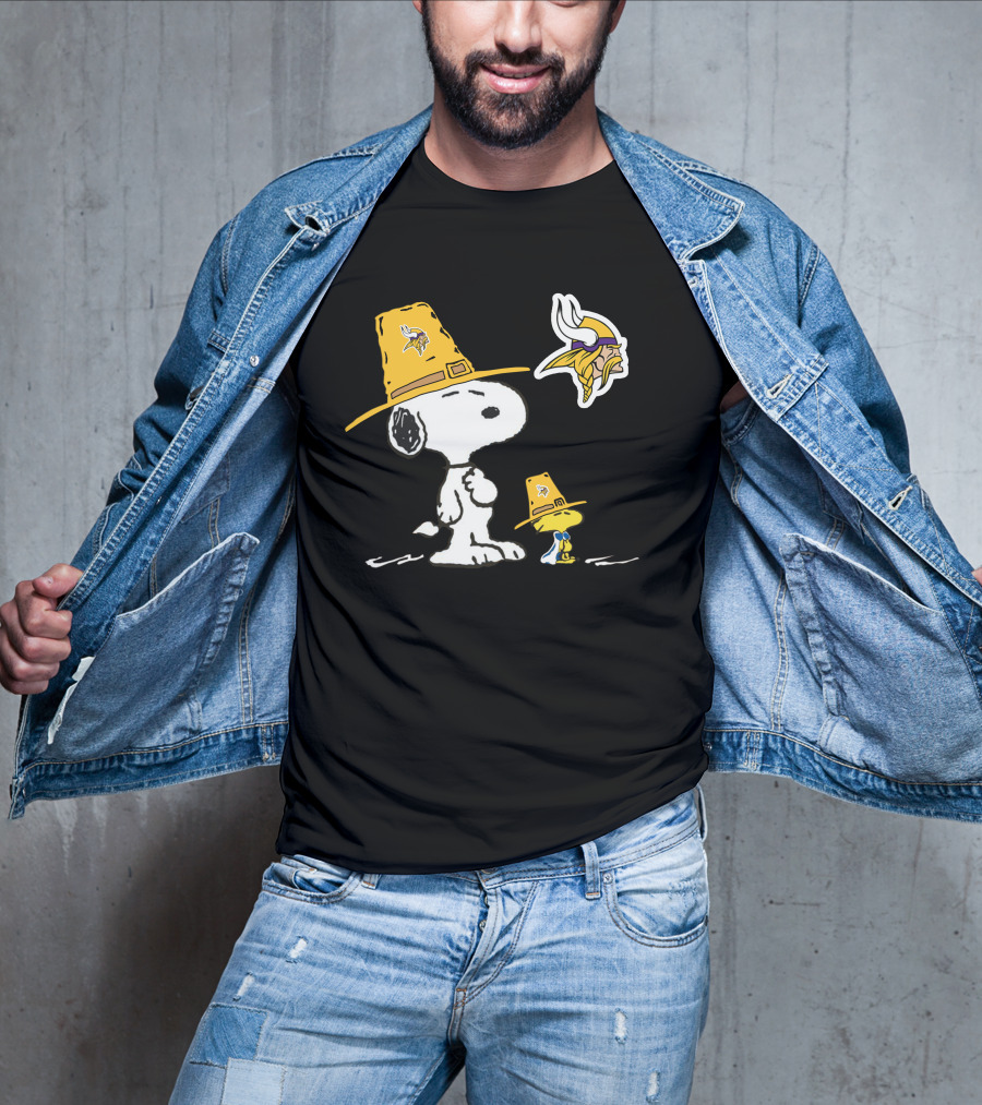 Vikings Snoopy And Woodstock Pilgrim Hats Nfl Mascot T-Shirt