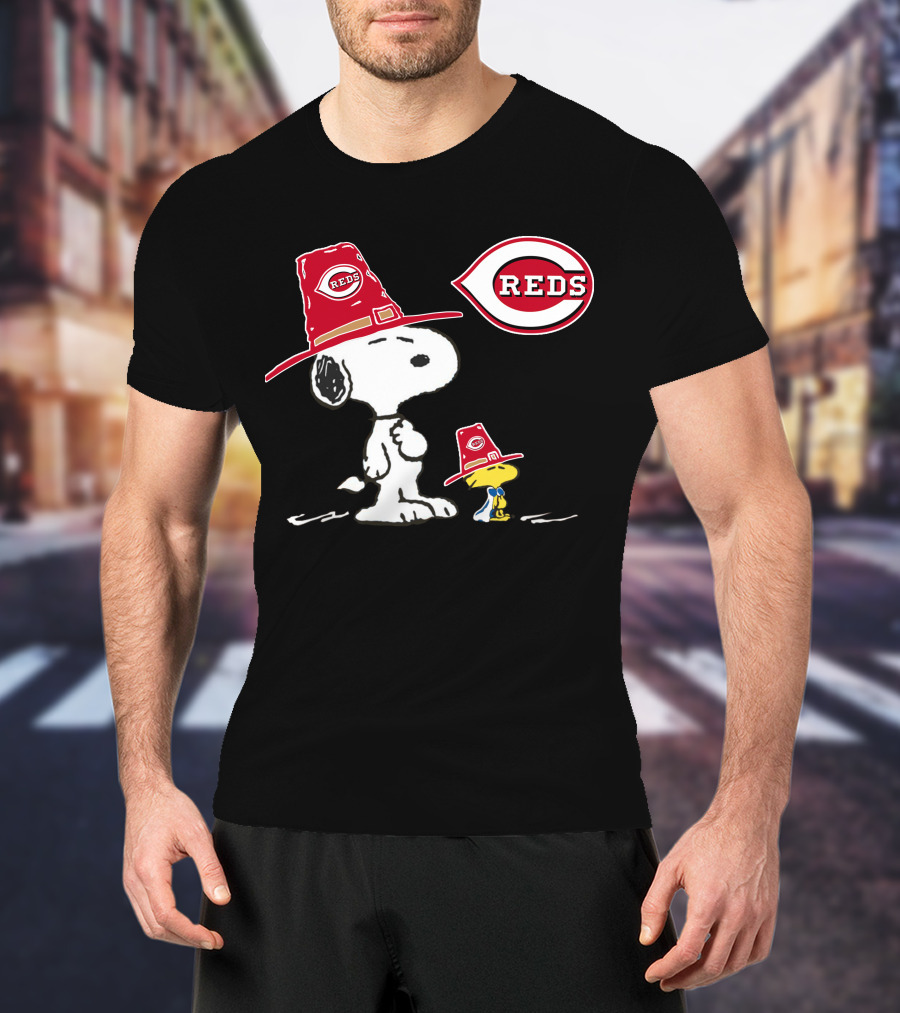 Cincinnati Reds Snoopy And Woodstock Baseball Fans T-Shirt