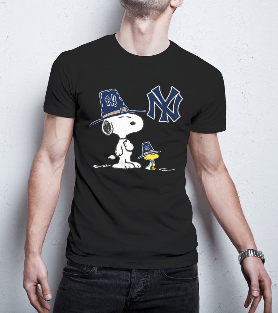 Yankees Snoopy And Woodstock Pilgrim Hats T-Shirt