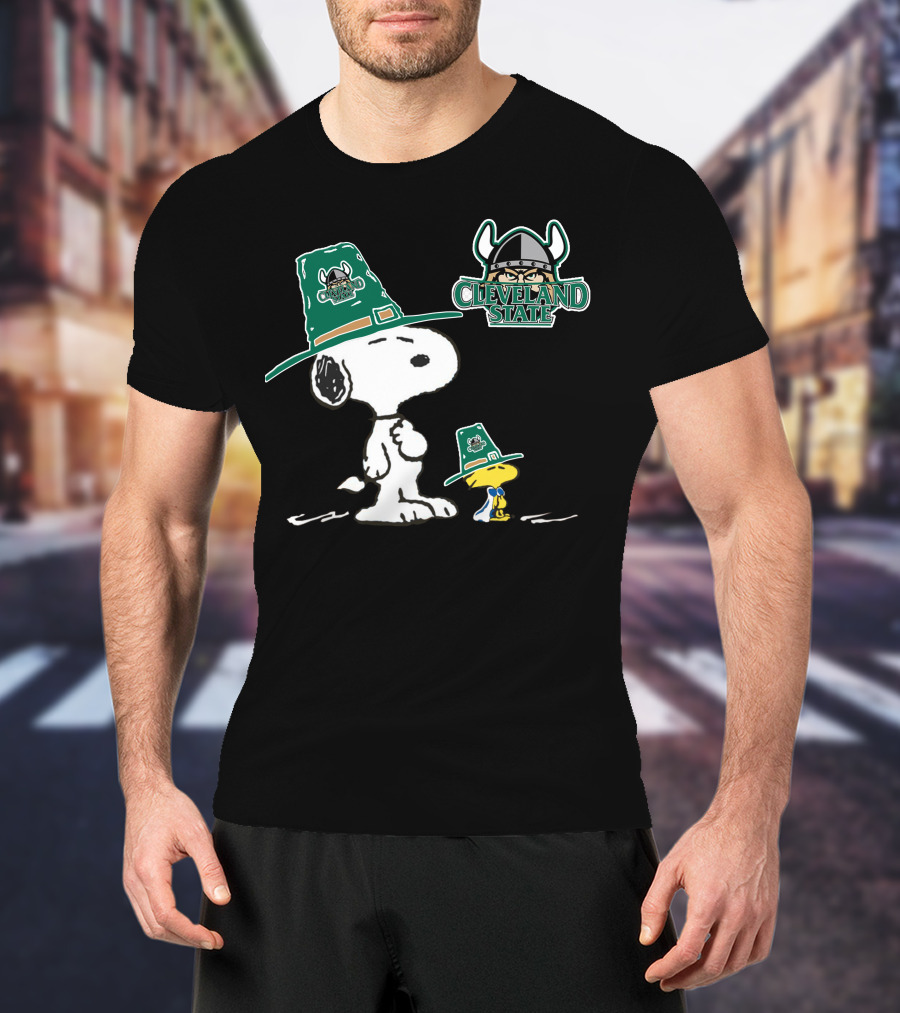 Cleveland State Vikings Snoopy And Woodstock In Green Pilgrim Hats T-Shirt