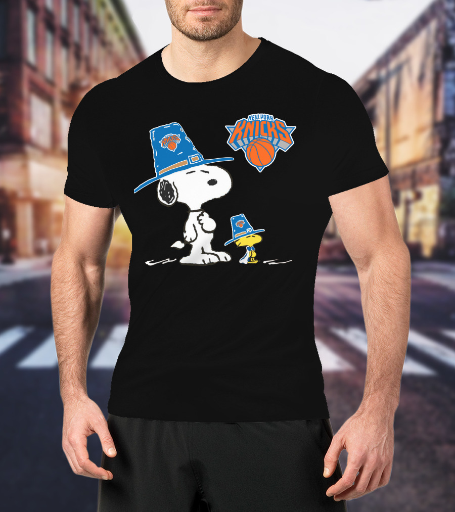New York Knicks Snoopy And Woodstock Pilgrim Hats T-Shirt