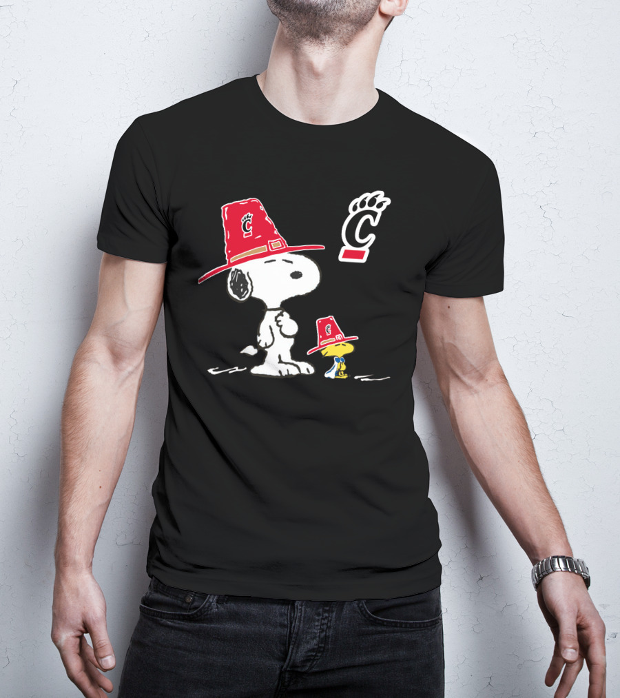 Cincinnati Bearcats Snoopy With Red Hats And Bearcats T-Shirt