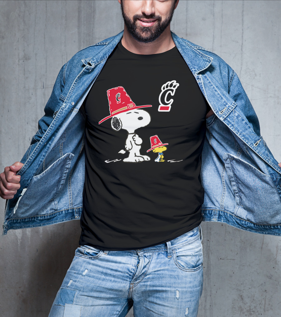 Cincinnati Bearcats Snoopy With Red Hats And Bearcats T-Shirt