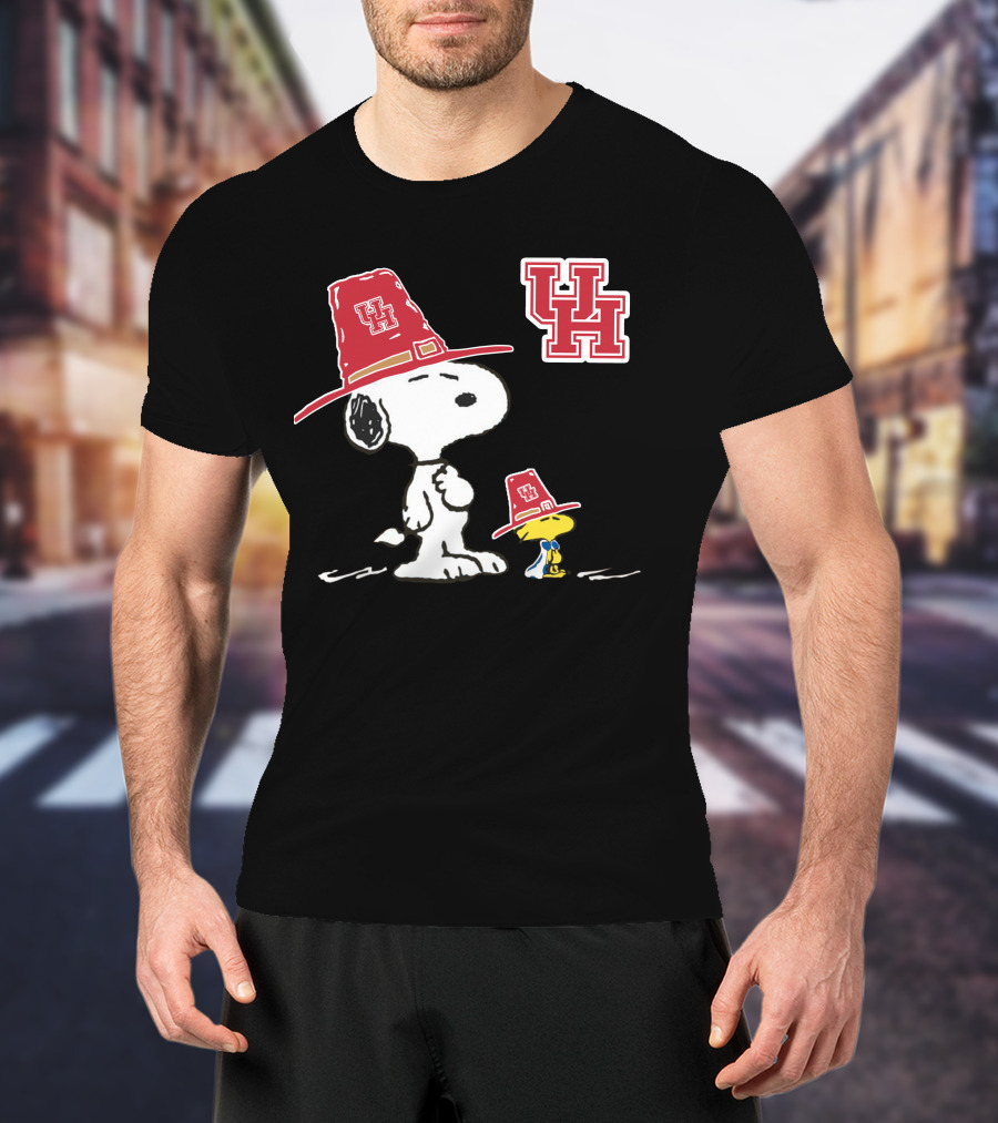 Houston Cougars UH Snoopy Thanksgiving Pilgrim Hat T-Shirt