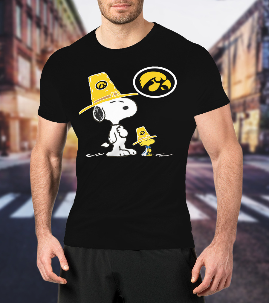 Iowa Hawkeyes Snoopy And Woodstock Pilgrim Hats Peanuts Football Fan T-Shirt
