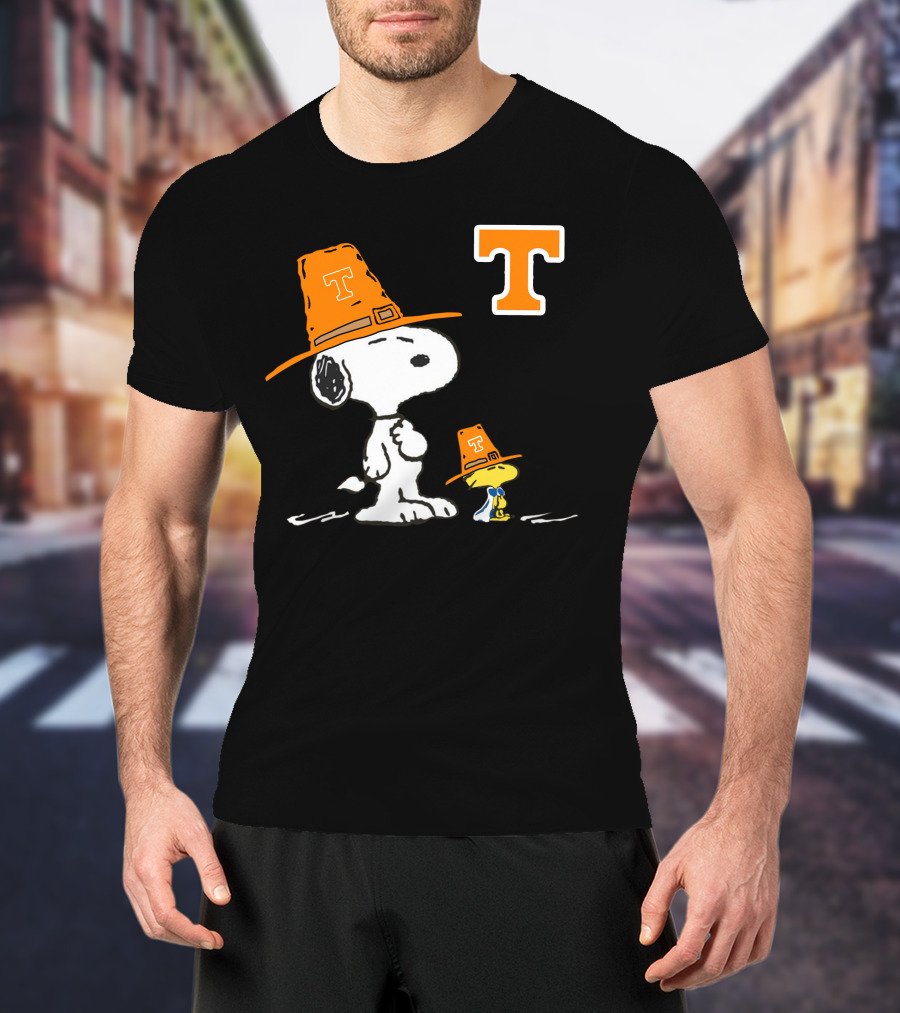 Tennessee Volunteers Snoopy Woodstock Football Fan Gear T-Shirt