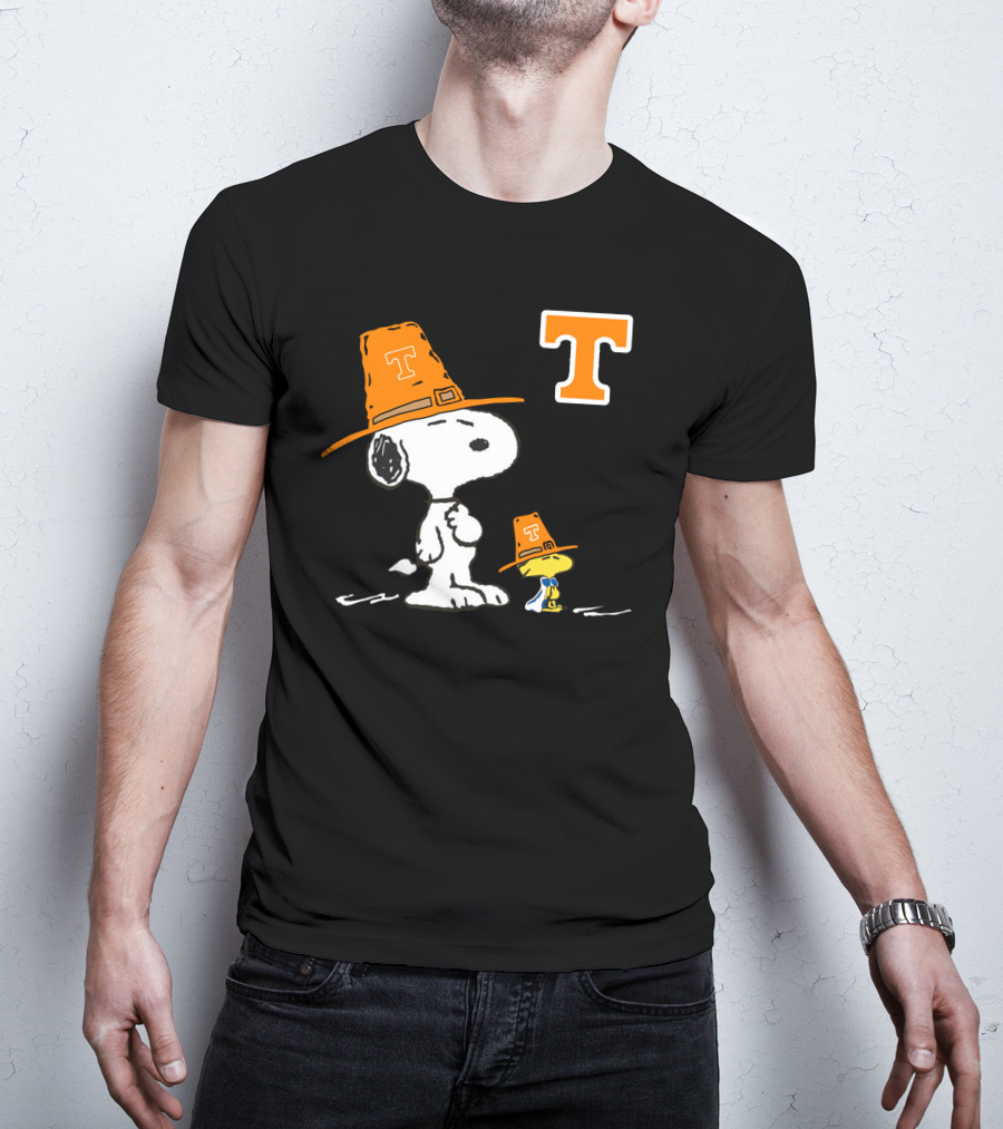Tennessee Volunteers Snoopy Woodstock Football Fan Gear T-Shirt