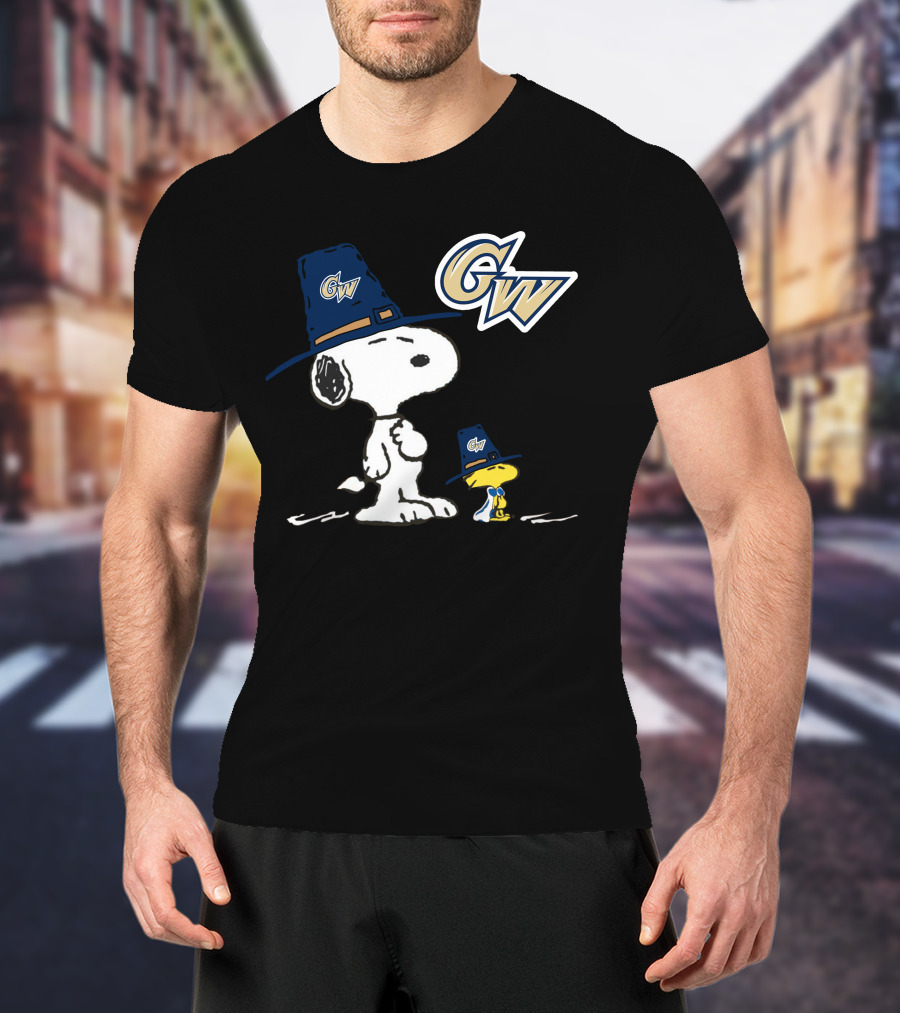 GW Snoopy And Woodstock Pilgrim Hats T-Shirt