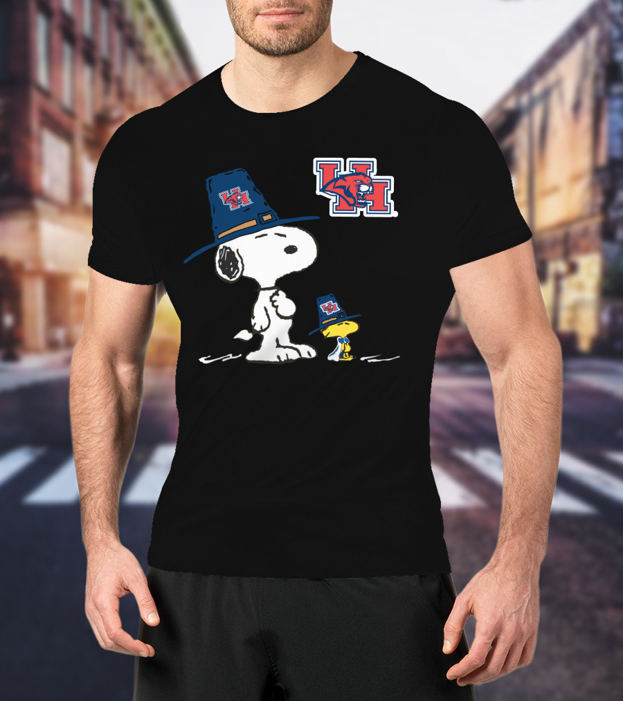 UH Cougars Snoopy And Woodstock Pilgrim Hats T-Shirt