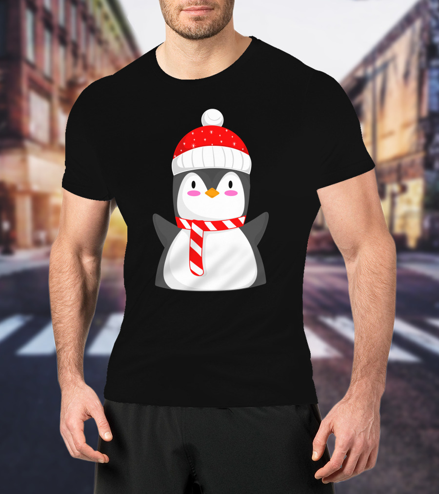 Pinguine Christmas Winter Penguin With Red Snowy Hat And Striped Scarf T-Shirt