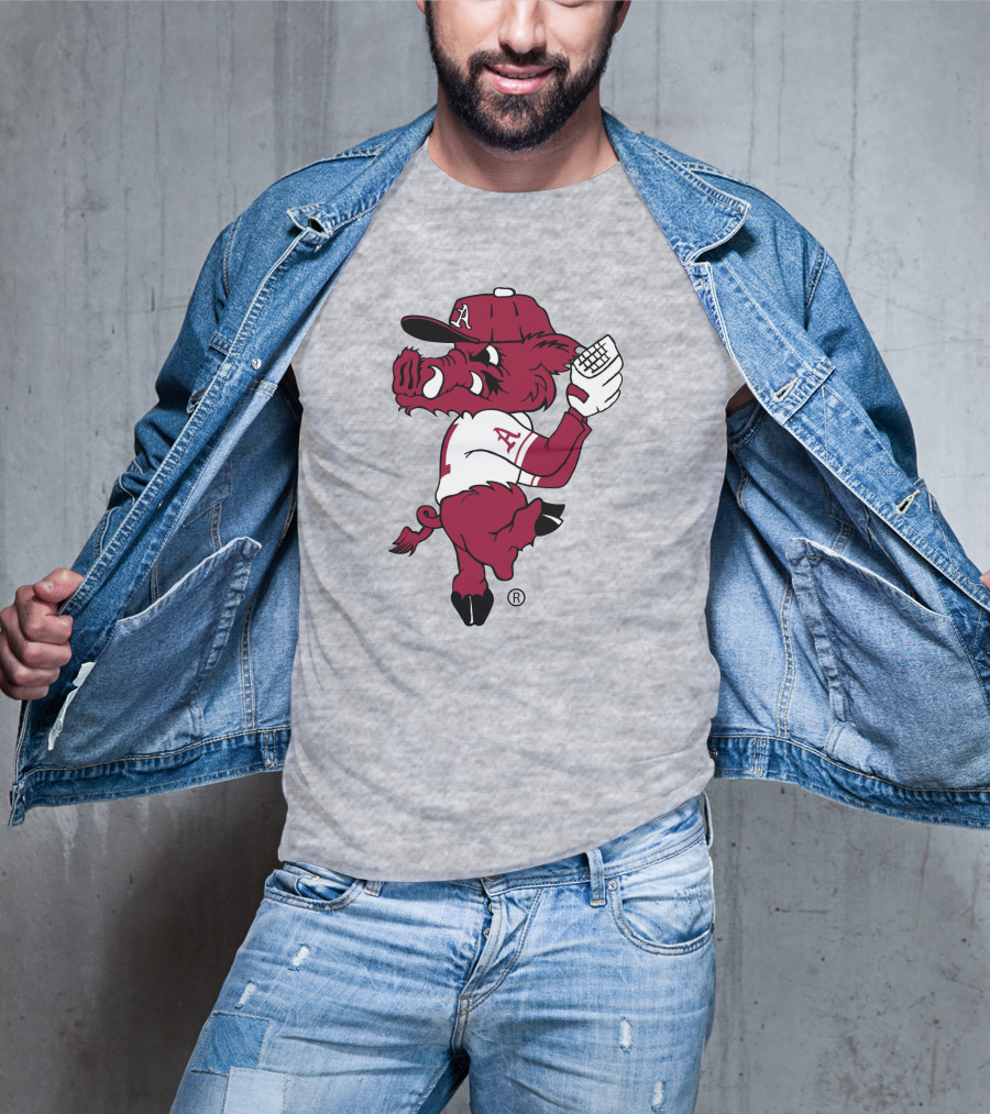 Arkansas Razorbacks Baseball Hog Pitching Ribby T-Shirt