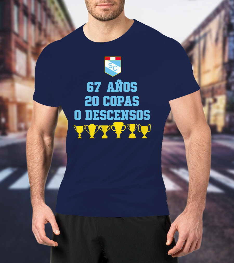 67 Años 20 Copas 0 Descensos SC Shield With Trophy Icons T-Shirt
