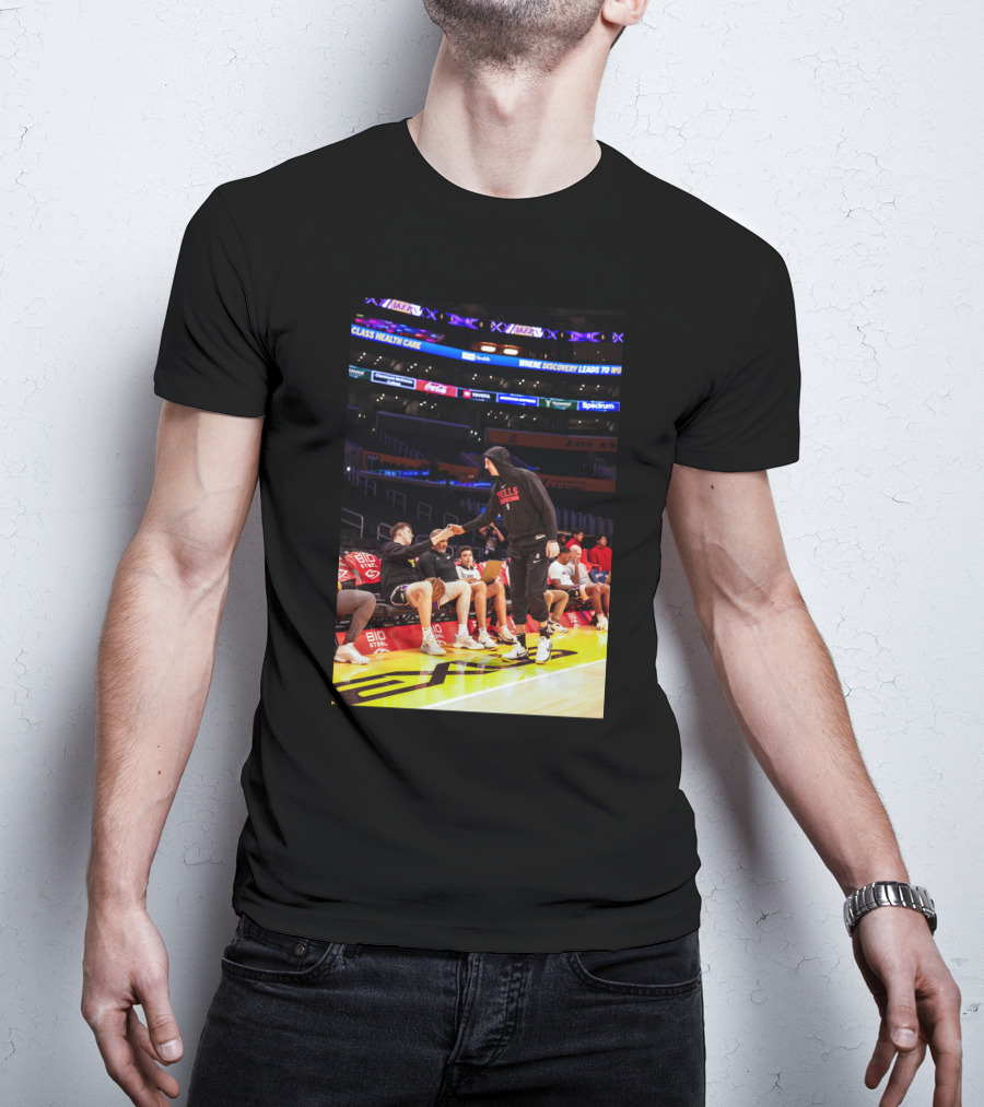 Austin Reaves And Alex Caruso NBA Courtside Handshake Bulls Lakers T-Shirt