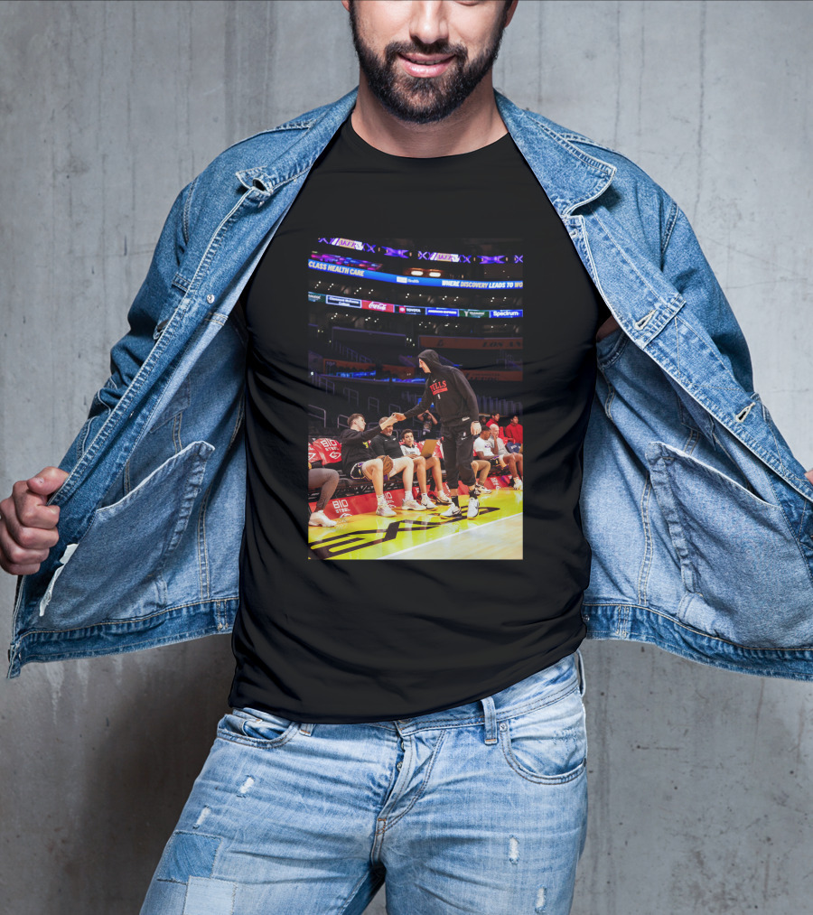 Austin Reaves And Alex Caruso NBA Courtside Handshake Bulls Lakers T-Shirt