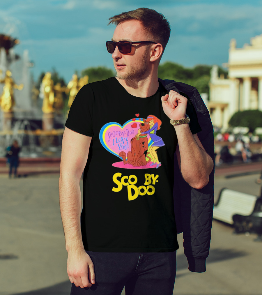 Scooby-Doo I Love You Heart And Hug With Daphne T-Shirt
