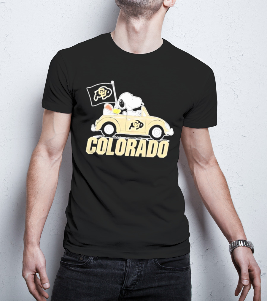 Snoopy And Woodstock Drive Colorado Buffaloes Car With Flag T-Shirt