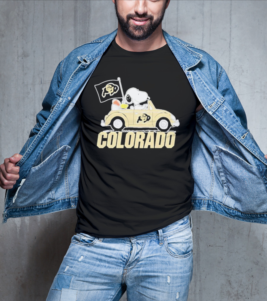 Snoopy And Woodstock Drive Colorado Buffaloes Car With Flag T-Shirt