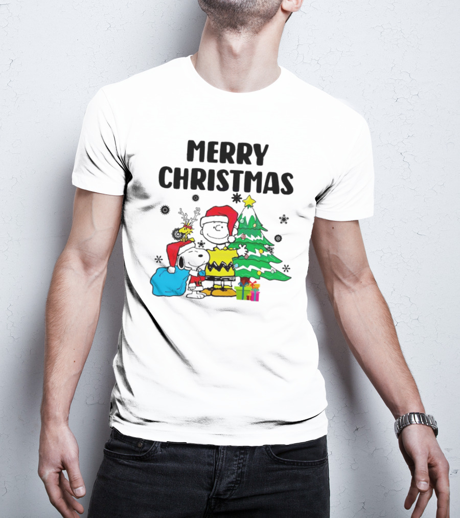 Charlie Snoopy Woodstock Merry Christmas Tree Santa Hats T-Shirt