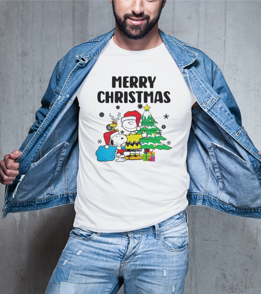 Charlie Snoopy Woodstock Merry Christmas Tree Santa Hats T-Shirt