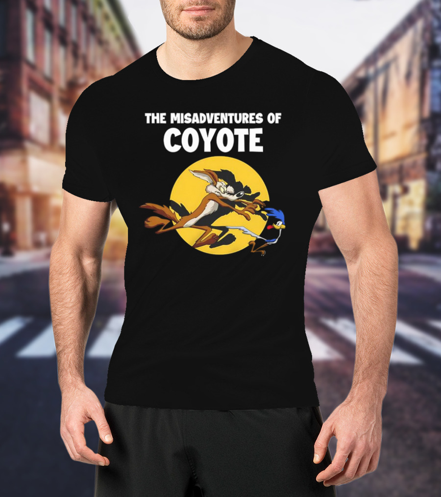 The Misadventures Of Coyote And Road Runner Chase Scene Moon背景 T-Shirt
