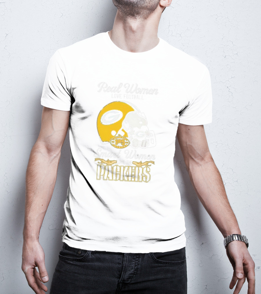 Real Women Love Football Smart Women Love The Packers X Snoopy Helmet Gold Football 105 T-Shirt