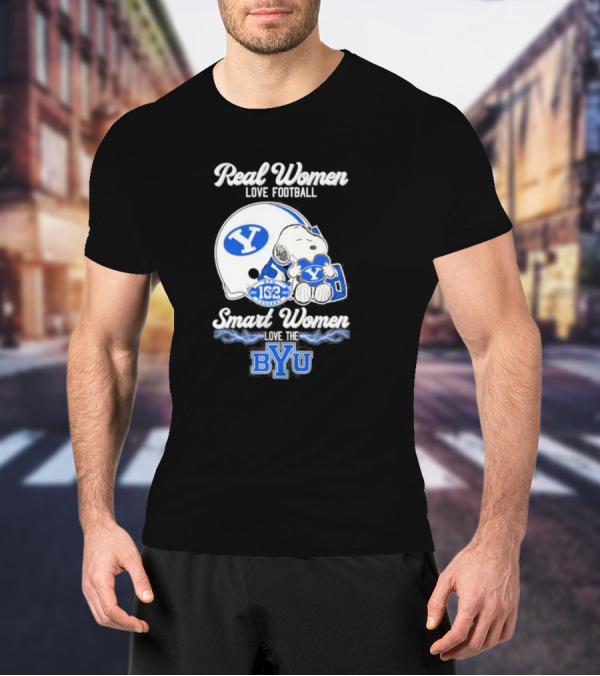 Real Women Love Football Smart Women Love The BYU Cougars Snoopy Helmet Fan 162 T-Shirt
