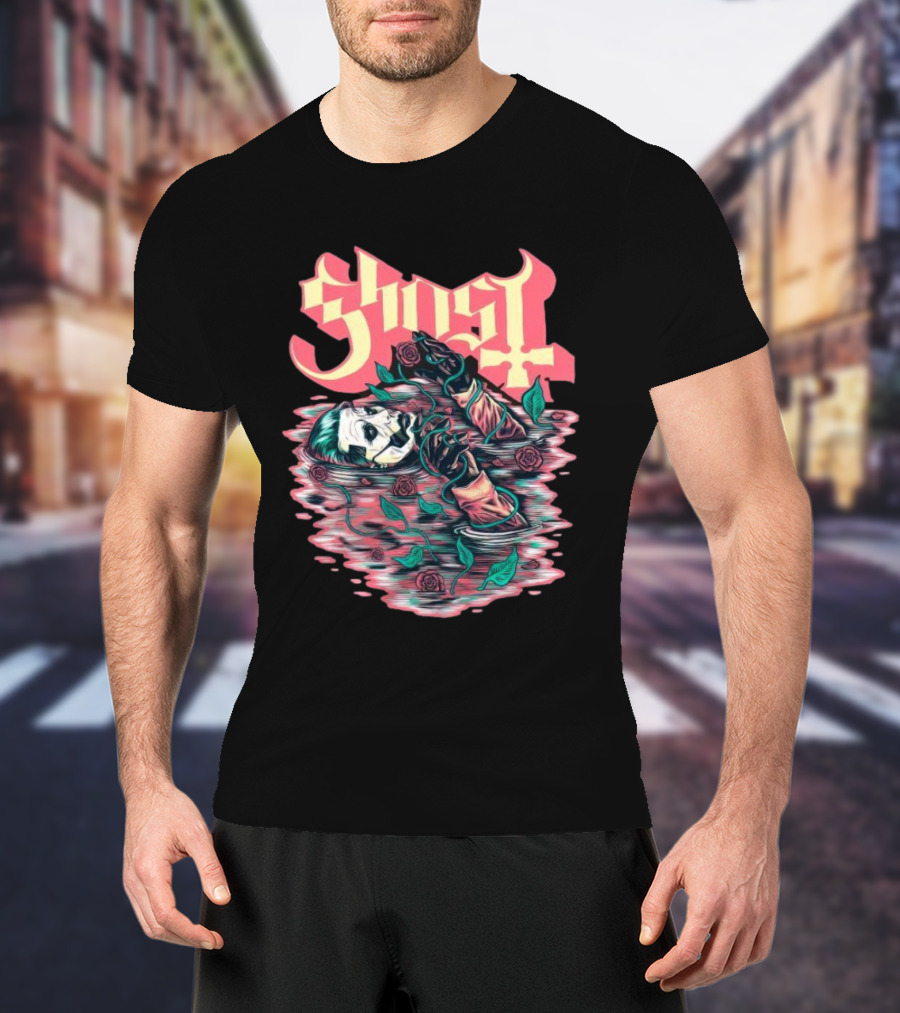 Ghost Pre-Raphaelite Art Nouveau Illustration With Roses T-Shirt