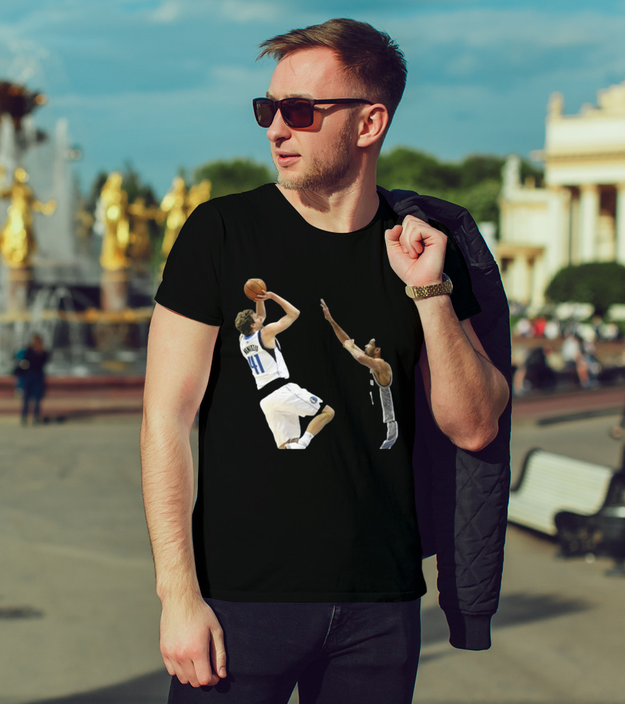 Dirk Nowitzki Fadeaway Jumper Over Tim Duncan NBA Iconic Moment T-Shirt