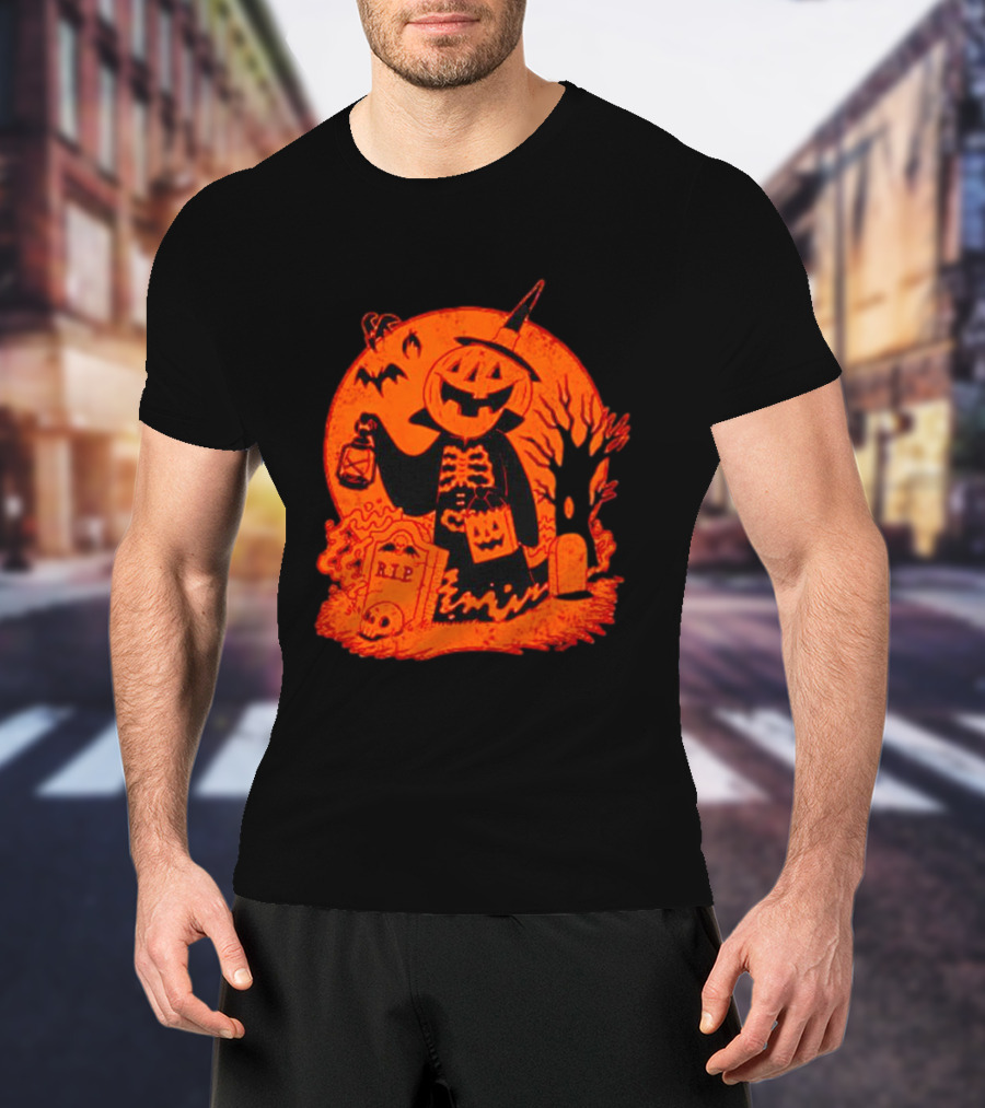 Vintage Spooky Halloween Jack-o'-Lantern Skeleton Moon Graveyard Lantern Bat Scene T-Shirt
